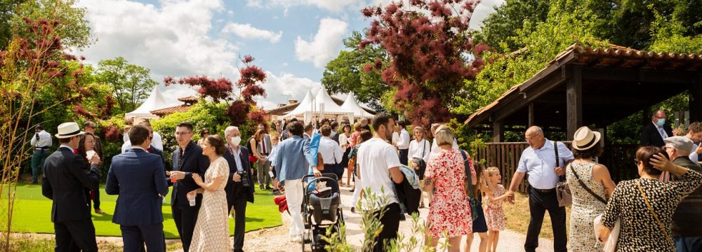 Invités profitant beau temps