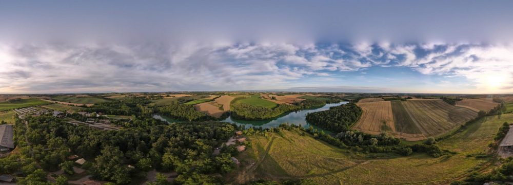 Vue panoramique du lac et des environs