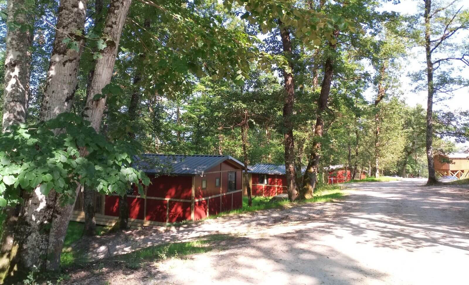 les chalet moréa dans la forêt