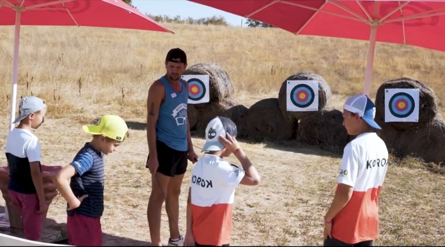 enfants au tir a l'arc